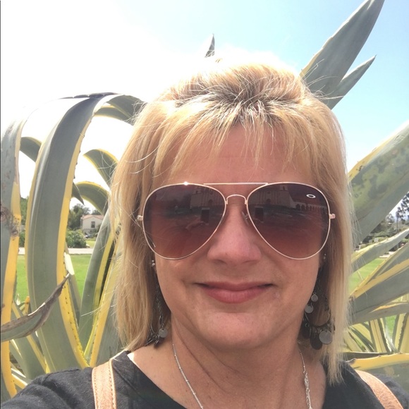 Meet your Posher, Jill - Picture 1 of 1